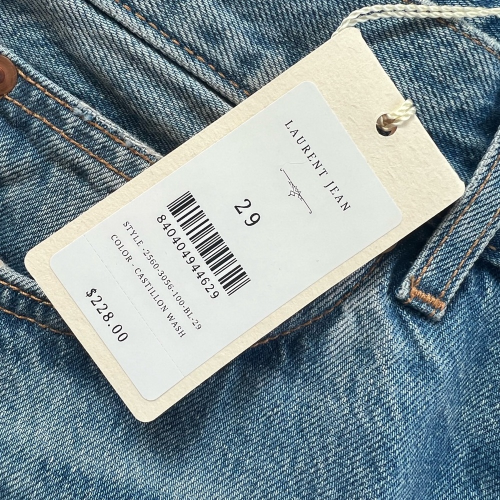 Doen Straight-Leg Jeans in Light Blue Wash - Picture 6 of 9